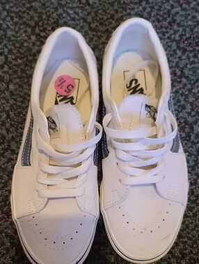 Vans Women's White Low-Top Sneakers with Navy Side Stripe